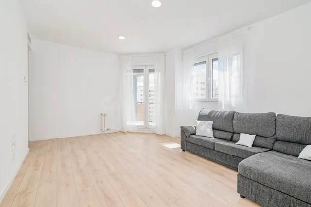 OPORTUNIDAD EN VENTA DE PISO VPO DE 3 DORMITORIOS EN BARRIO ALBAYDA CON PLAZA DE GARAGE Y TRASTERO — 3