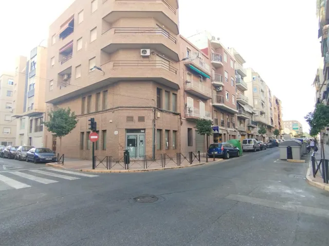 LOCAL DE ESQUINA DE 222 M2 - CO. MAGROS — 2