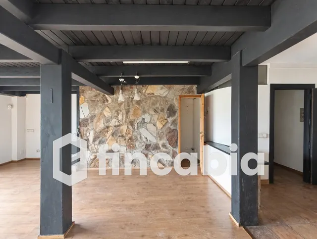 Casa para reformar con patio, balcones y local en Breda — 22