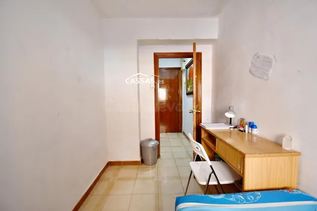 ZONA CENTRO- Junto Plaza Mayor. 3 habitaciones con terraza. 1º planta sin ascensor. — 5