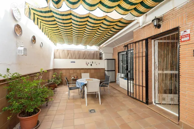 ESPECTACULAR VIVIENDA ADOSADA DE 4 DORMITORIOS CON SÓTANO, TERRAZAS Y PATIO EN GRANADA — 6