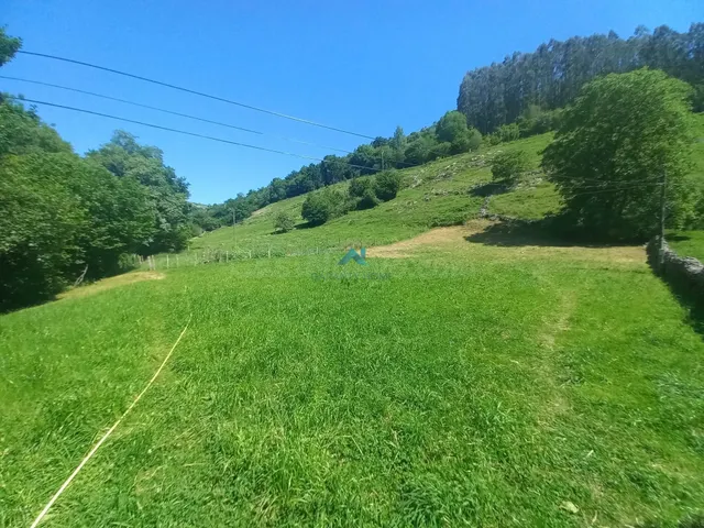 Terreno urbano en venta en Bustablado (Cantabria) – 1.438 m2 - foto 2