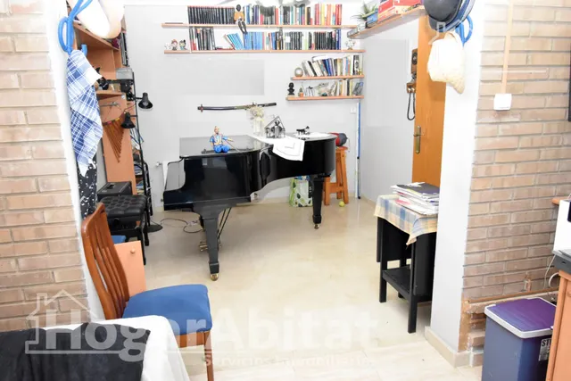 Espacio, luz y tranquilidad familiar en este amplio adosado con garaje — 24