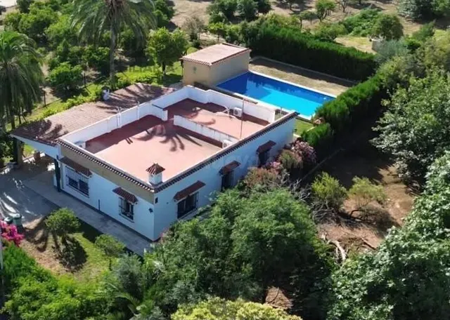 PARCELA URBANA DE 3.600 M2 CON VIVIENDA, PISCINA Y GRAN POTE - foto 2