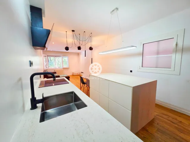 Fantástica vivienda reformada situada en calle Córcega con Nápoles. — 12