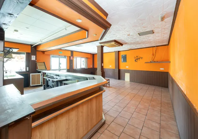 Gran oportunidad, edificio a la venta en barrio de Monachil. — 12
