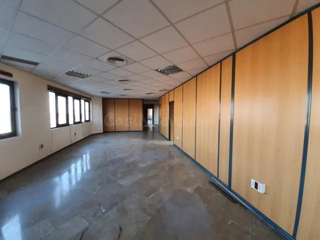 MAGNÍFICAS OFICINAS DISPONIBLES A 800 METROS DE PARADA DE ME - foto 2