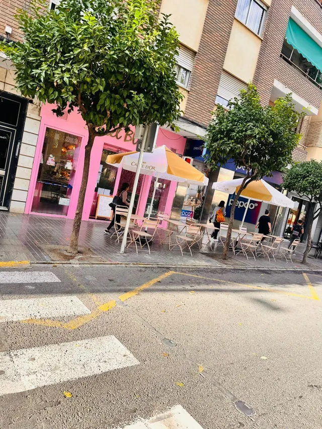 Ocasión única!!! Traspaso y alquiler cafeteria/pasteleria en Avd Al Vedat , Torrent — 4