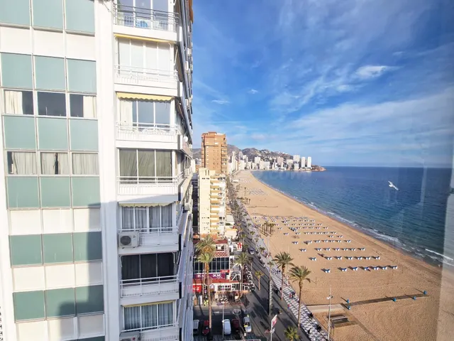 Apartamento de 2 dorm en 1ra línea de Levante - foto 2