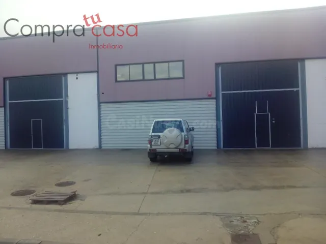 Nave industrial en el polígono Nicomedes García.