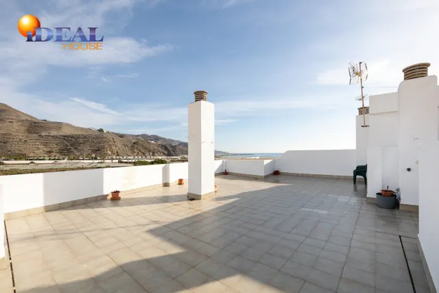 ESTUPENDO ATICO JUNTO AL MAR CON TERRAZA FANTASTICA — 30