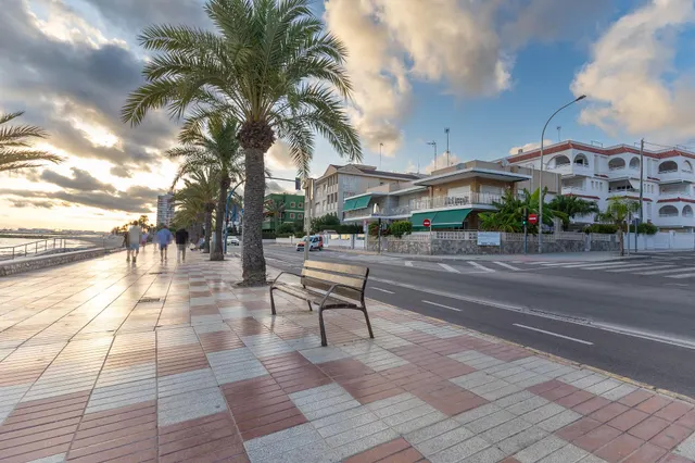 Apartamento todo exterior 3 dorm. con gran terraza en esquin