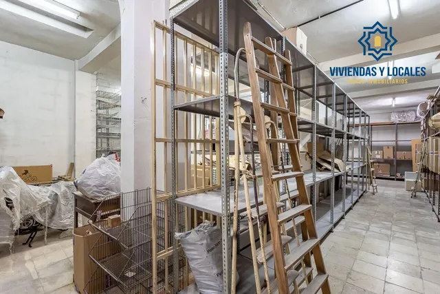 Estos dos grandes locales en pleno centro de Granada ofrecen una oportunidad única para tu negocio. — 10