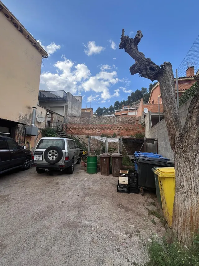 Parcela para edificar en pleno centro con 190 m2 por 45.000 Eur — 3