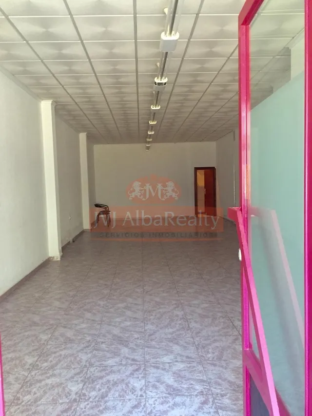 LOCAL EN VENTA O ALQUILER - ZONA HOSPITAL — 3