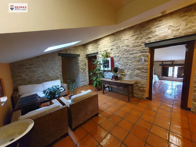 OPORTUNIDAD DE HOTEL EN UN ENTORNO DE ENSUEÑO — 37