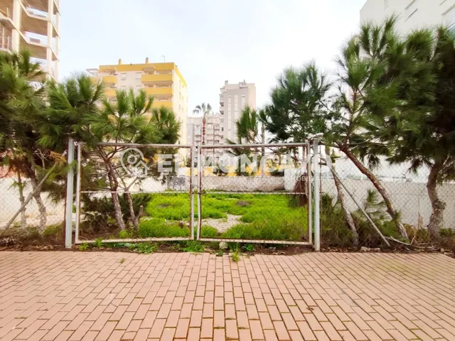 Fantástico solar edificable junto al Sup7 en Guardamar del S