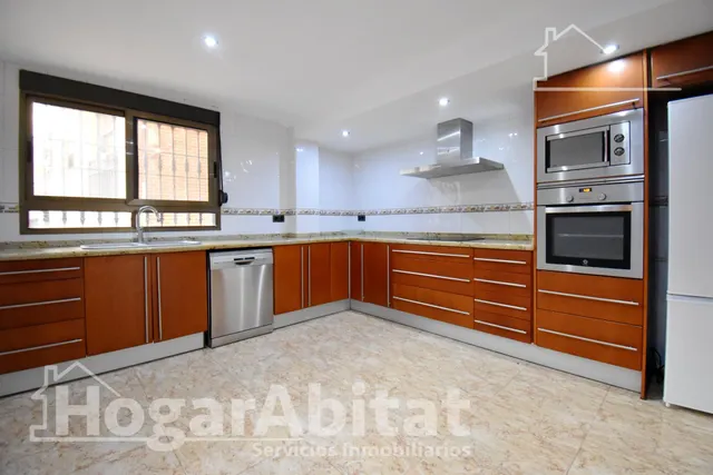 Espacio familiar y comodidad absoluta en este piso totalmente exterior con garaje privado cerrado — 6