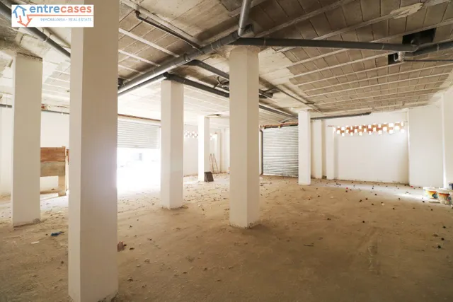 LOCAL COMERCIAL DIÁFANO A 200 METROS DE LA PLAYA — 8