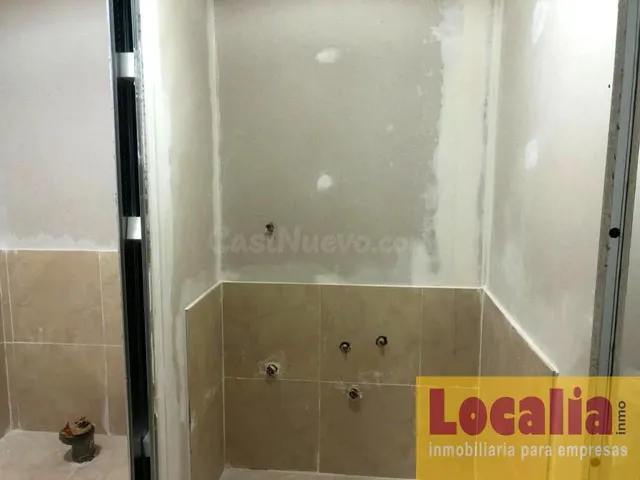 Amplio local de 360 metros en alquiler. Santander. — 9