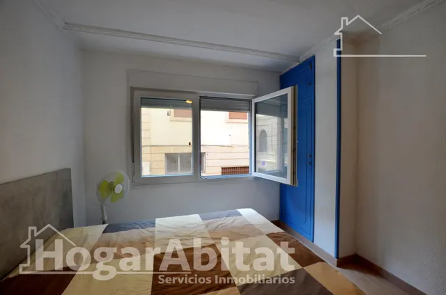 ¡Alicante centro! amplio, bonito y esquinero con balcón — 19