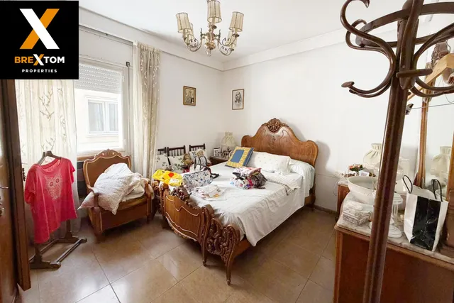VIVIENDA JUNTO A LA CATEDRAL — 12