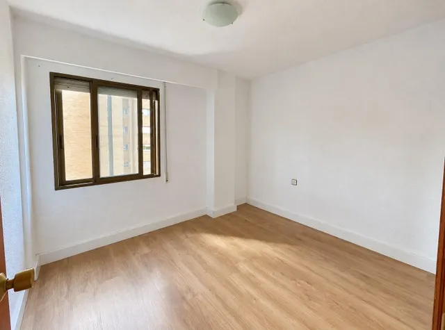 Piso reformado de 3 habitaciones con balcón — 8