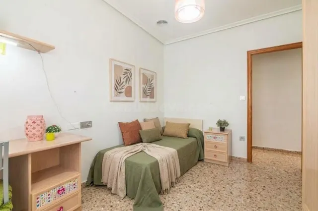ASCENSOR, 3 habitaciones, 2 BAÑOS, PLAZA DE GARAJE Y TRASTERO Y BALCÓN — 4