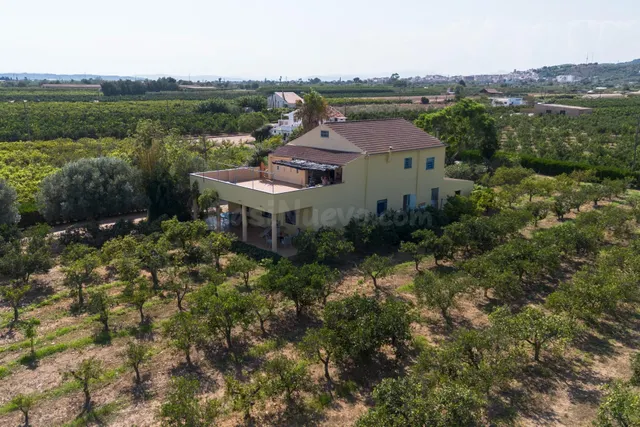 EXCLUSIVO REFUGIO RURAL COMPUESTO POR UNA FINCA RÚSTICA DE 5 - foto 3