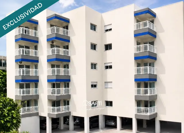 Apartamento totalmente reformado – Vistas al mar – A 30m de  - foto 3