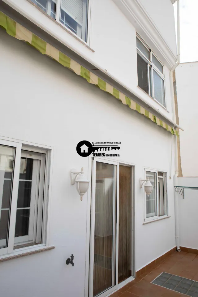 Se vende edificio completo de tres plantas  con garaje, patios privados y solárium — 6