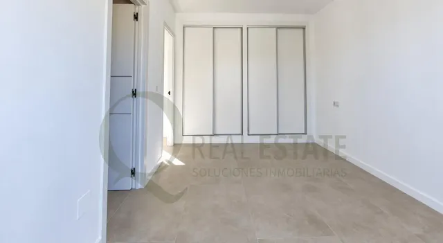 Chalet independiente con jardín y amplias terrazas en Lanuza, El Campello. — 26