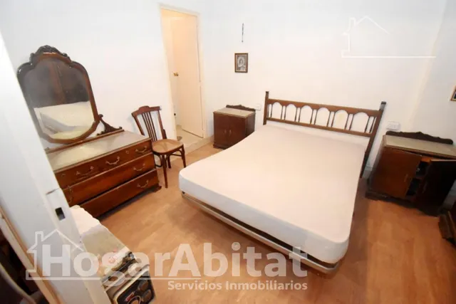 Extraordinaria finca con local comercial y múltiples posibilidades de reconversión a reformar en pleno centro — 14