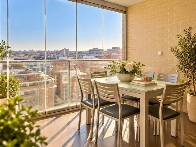 Piso de 4 habitaciones con terraza, piscina y vistas despejadas en Valencia — 2