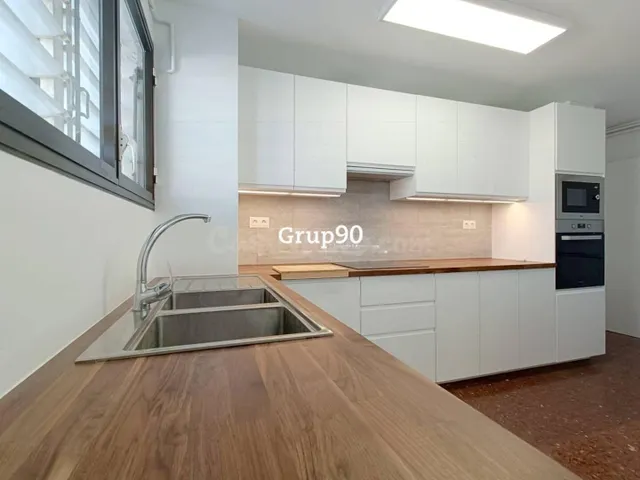 GRAN PISO DE 6 habitaciones EN EL CENTRO DE LLEIDA – AV. CAT