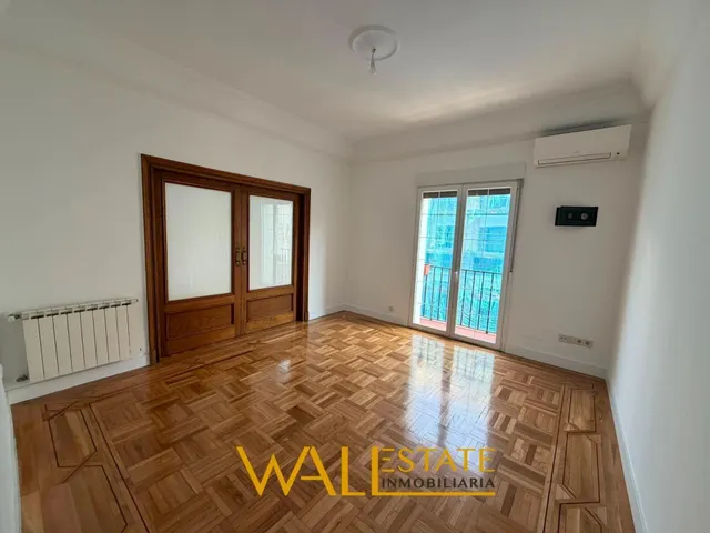 Espectacular piso de 3 dormitorios con balcón en pleno centro — 7