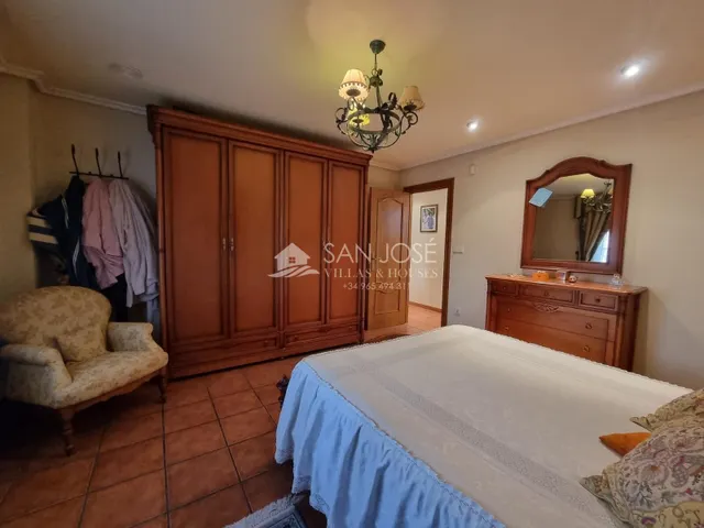 SE VENDE VILLA DE LUJO EN HONDON DE LOS FRAILES — 24