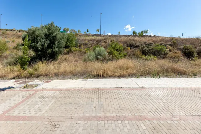 Venta de solar urbano en La Zubia (Zona Altos de La Zubia) — 9
