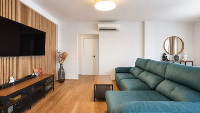 Casa reformada de 5 dormitorios con piscina privada, gran terraza y placas solares en Los Balcones — 24