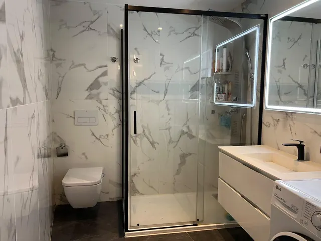 Apartamento reformado con terraza, en la provincia de Alicante, en la ciudad de Torrevieja. 3 habitaciones | 98 m2 | A 60 metros del mar — 23