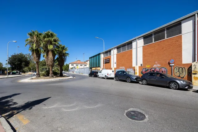Piso Reformado en Zona Comercial y Universitaria de Granada - €330,000 — 28