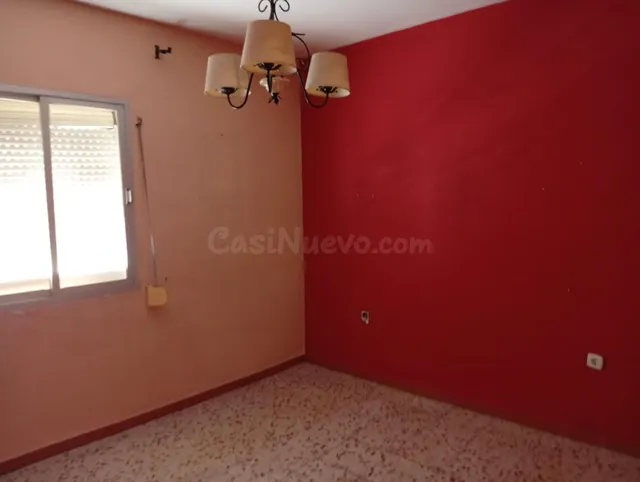 Piso en venta en La Línea – 3 dormitorios, 3ª planta para re - foto 2
