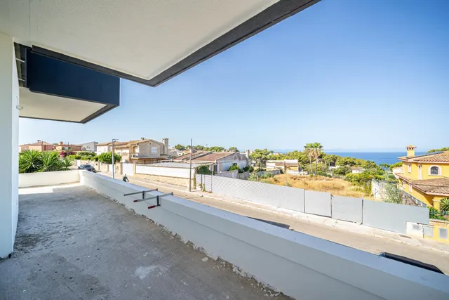 Exclusivo chalet completamente reformado con vistas al mar en Bahía Azul — 13