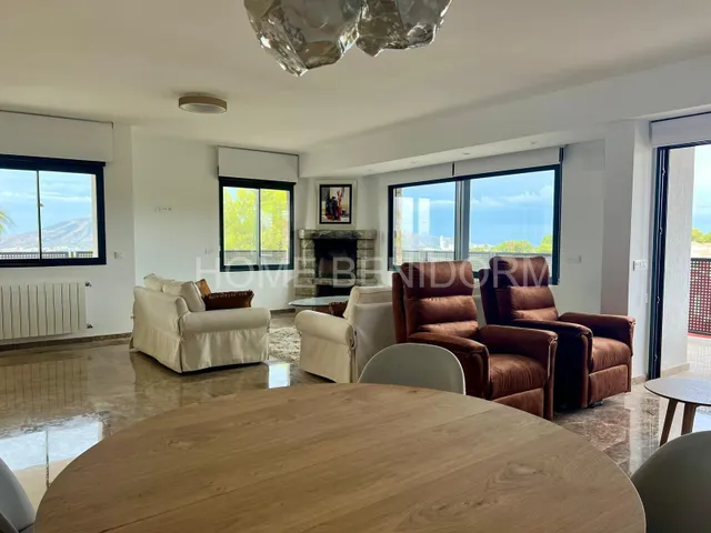 CHALET INDEPENDIENTE COMPLETAMENTE REFORMADO CON PISCINA, GARAJE Y VISTAS DESPEJADAS — 40