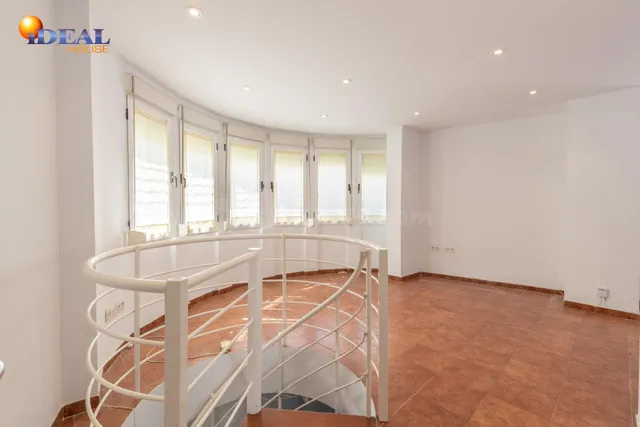 FANTÁSTICO TRÍPLEX EN CÁJAR: UNA VIVIENDA LLEVA DE AMPLITUD  - foto 3