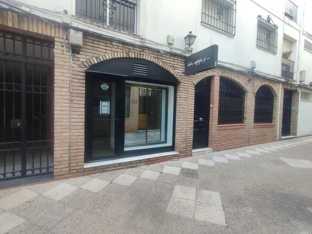 Estupendo local en realejo, muchas opciones de negocio!!! — 12