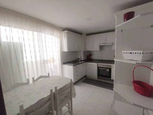 Parque La Reina.. Piso 3 habitaciones, 2 baños, balcon, garaje, trastero, solan — 4