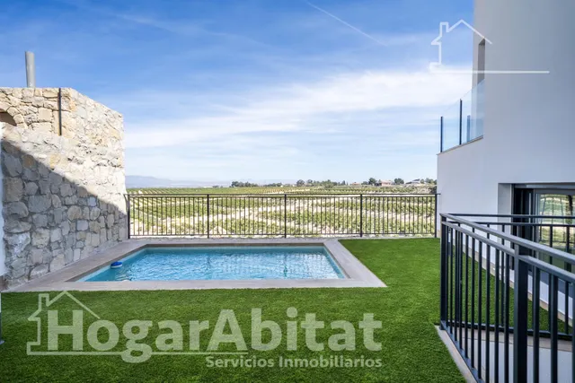 PRECIOSO ADOSADO A ESTRENAR CON PISCINA PRIVADA Y TERRAZA — 30