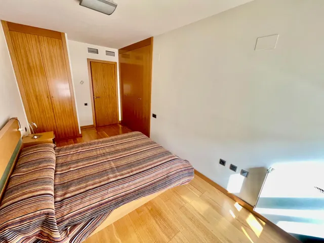 Muy buen piso de 4 Dorm. en Av. Oscar Espla — 18