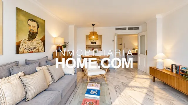 Espectacular apartamento con terraza, piscina y licencia turística en segunda línea de playa en La Carihuela, Torremolinos — 10